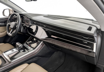 Подержанный автомобиль Audi Q8 2019 года (11 фото)