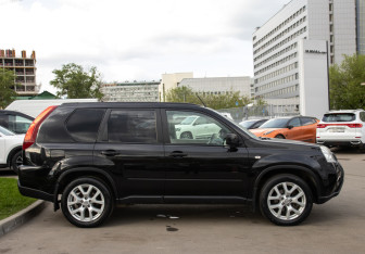 Подержанный автомобиль Nissan X-Trail 2011 года (3 фото)