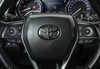 Подержанный автомобиль Toyota Camry Sedan 2020 года (12 фото)