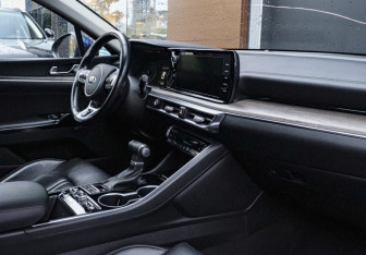 Подержанный автомобиль Kia K5 2020 года (11 фото)
