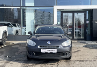 Подержанный автомобиль Renault Fluence 2011 года (2 фото)