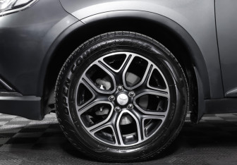 Подержанный автомобиль Mitsubishi Outlander 2019 года (25 фото)