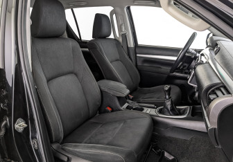 Подержанный автомобиль Toyota Hilux 2021 года (23 фото)