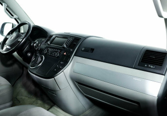 Подержанный автомобиль Volkswagen Multivan 2012 года (5 фото)