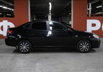 Подержанный автомобиль Hyundai Elantra Sedan 2008 года (4 фото)