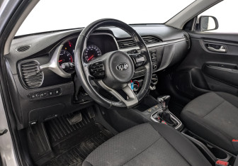 Подержанный автомобиль Kia Rio Hatchback 2021 года (14 фото)