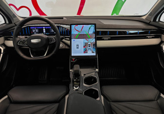 Подержанный автомобиль Geely Atlas 2024 года (9 фото)