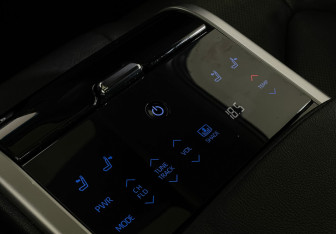 Подержанный автомобиль Toyota Camry Sedan 2023 года (19 фото)