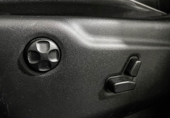 Подержанный автомобиль Jeep Grand Cherokee 2012 года (16 фото)