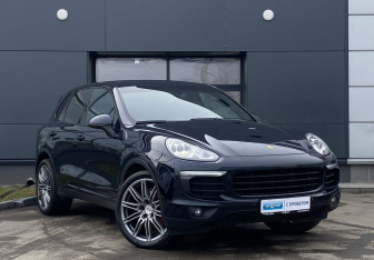 Подержанный автомобиль Porsche Cayenne 2015 года (3 фото)