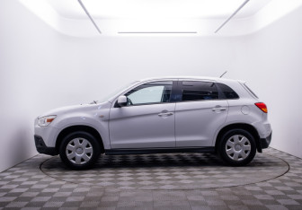 Подержанный автомобиль Mitsubishi ASX 2011 года (8 фото)