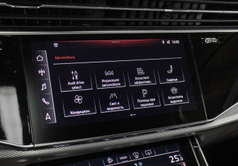 Подержанный автомобиль Audi Q7 2021 года (19 фото)