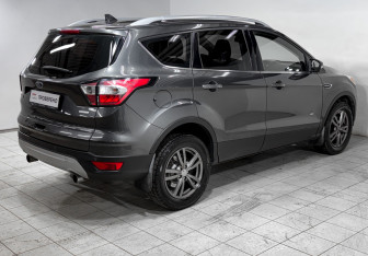 Подержанный автомобиль Ford Kuga 2017 года (5 фото)