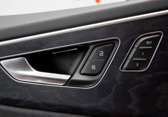 Подержанный автомобиль Audi Q8 2019 года (16 фото)