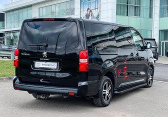 Подержанный автомобиль Peugeot Traveller 2021 года (5 фото)