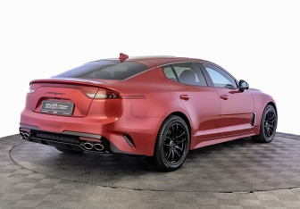 Подержанный автомобиль Kia Stinger 2022 года (5 фото)