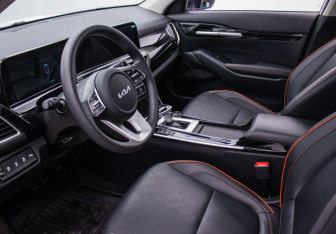 Подержанный автомобиль Kia Seltos 2024 года (10 фото)