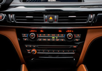 Подержанный автомобиль BMW X6 M 2016 года (16 фото)