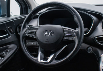 Подержанный автомобиль Hyundai Santa Fe 2021 года (15 фото)