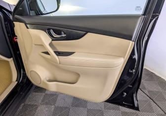 Подержанный автомобиль Nissan X-Trail 2016 года (26 фото)