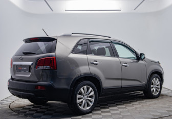 Подержанный автомобиль Kia Sorento 2010 года (5 фото)