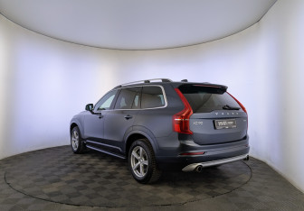 Подержанный автомобиль Volvo XC90 2019 года (7 фото)