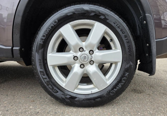 Подержанный автомобиль Nissan X-Trail 2010 года (20 фото)