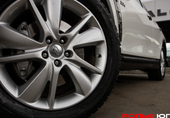 Подержанный автомобиль Infiniti QX70 2016 года (23 фото)