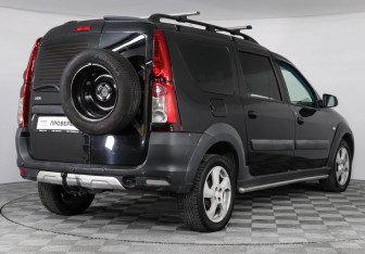 Подержанный автомобиль LADA (ВАЗ) Largus Wagon 2018 года (3 фото)