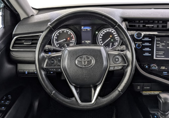 Подержанный автомобиль Toyota Camry Sedan 2019 года (21 фото)