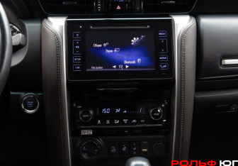 Подержанный автомобиль Toyota Fortuner 2018 года (16 фото)