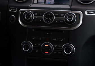 Подержанный автомобиль Land Rover Discovery 2015 года (15 фото)