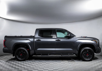 Подержанный автомобиль Toyota Tundra 2023 года (4 фото)