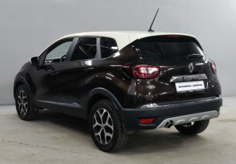Подержанный автомобиль Renault Kaptur 2020 года (7 фото)
