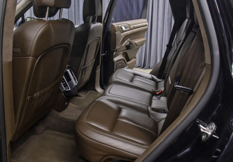 Подержанный автомобиль Porsche Cayenne 2015 года (11 фото)