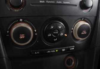 Подержанный автомобиль Mazda 3 Hatchback 2006 года (17 фото)