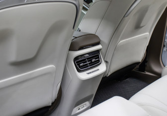 Подержанный автомобиль Voyah Free 2023 года (12 фото)