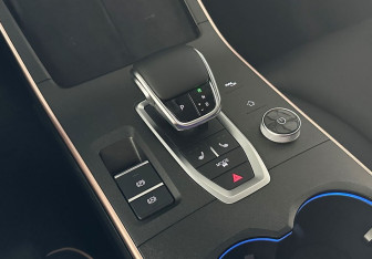 Подержанный автомобиль Omoda C5 2023 года (17 фото)