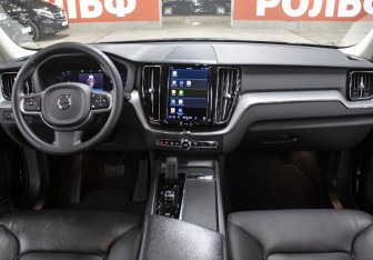 Подержанный автомобиль Volvo XC60 2021 года (14 фото)