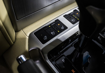 Подержанный автомобиль Toyota Land Cruiser Suv 2016 года (25 фото)