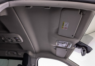 Подержанный автомобиль Peugeot Traveller 2021 года (21 фото)