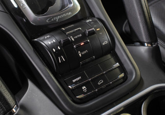 Подержанный автомобиль Porsche Cayenne 2011 года (19 фото)