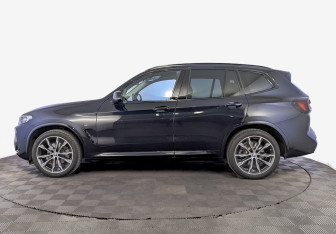 Подержанный автомобиль BMW X3 2024 года (8 фото)