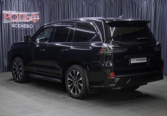 Подержанный автомобиль Lexus LX 2020 года (7 фото)