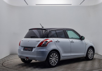 Подержанный автомобиль Suzuki Swift Hatchback 2011 года (5 фото)