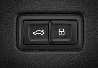 Подержанный автомобиль Audi Q7 2015 года (34 фото)