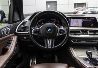 Подержанный автомобиль BMW X5 2019 года (10 фото)