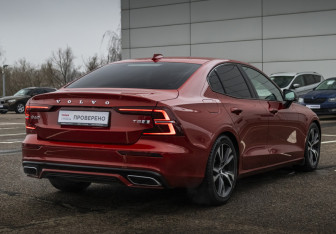 Подержанный автомобиль Volvo S60 2019 года (6 фото)