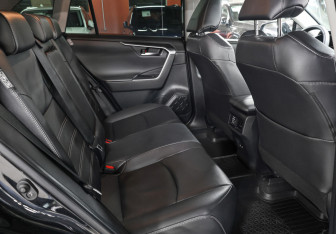 Подержанный автомобиль Toyota RAV4 2021 года (12 фото)