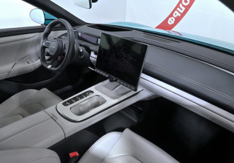 Подержанный автомобиль Xiaomi SU7 2024 года (9 фото)